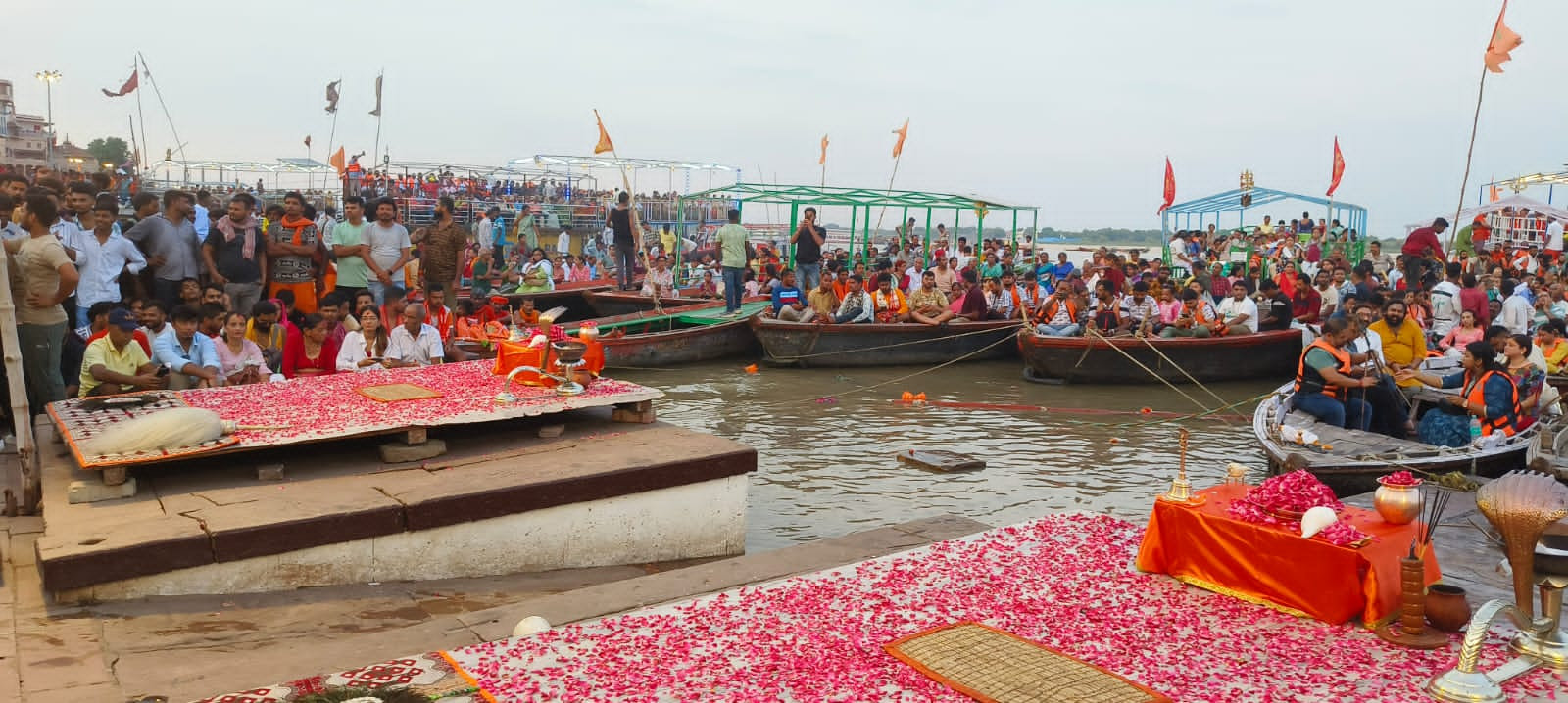 अब रोजाना आरती के स्थान में बदलाव की आशंका है.