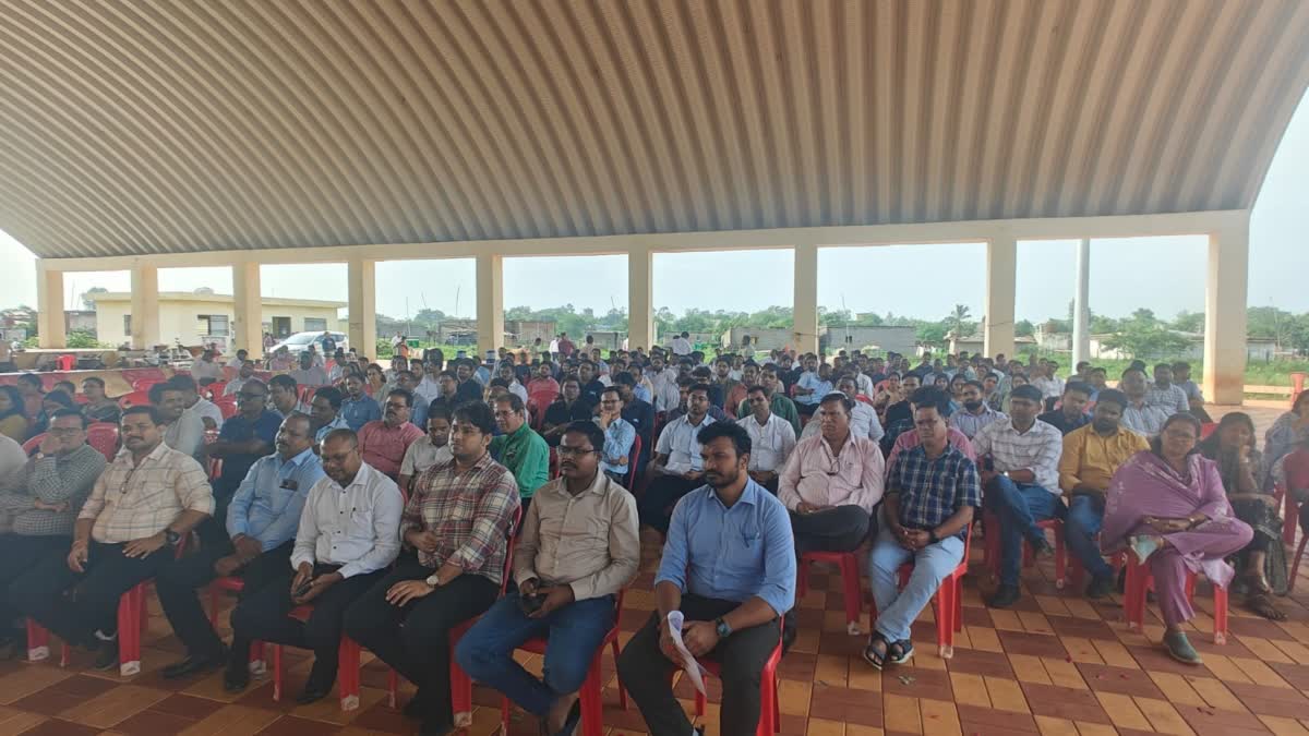 Tahsildar Protest Raipur: रायपुर: 17 सूत्रीय मांगों को लेकर 550 से अधिक तहसीलदारों और नायब तहसीलदारों ने किया प्रदर्शन