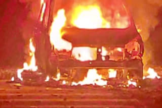 LATEST MALAYALAM NEWS  CAR CATCHES FIRE  CAR CAUGHT FIRE IN SABARIMALA  SABARIMALA