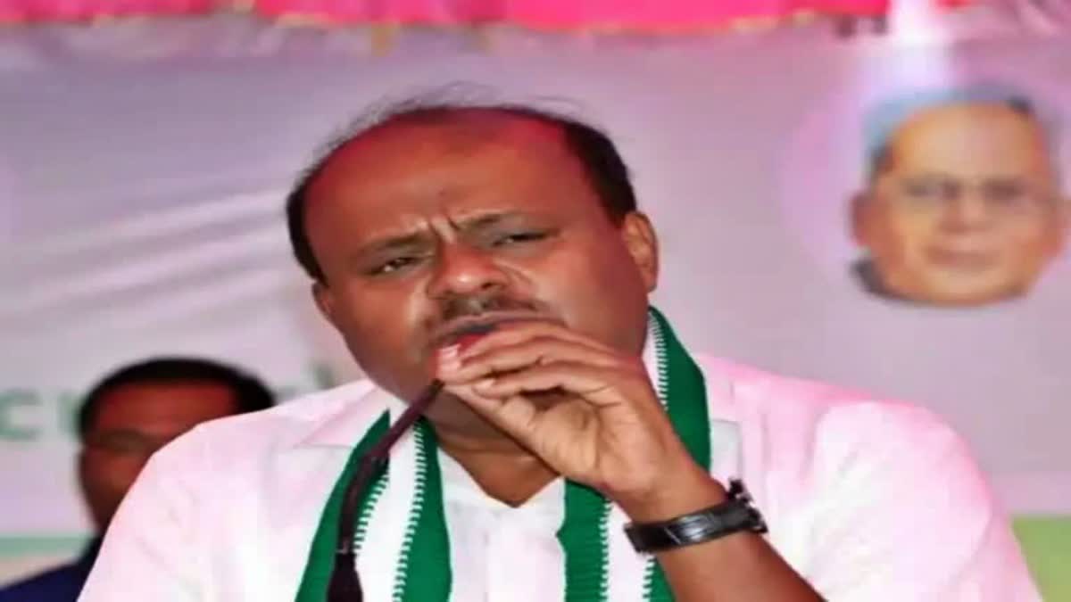 Former CM HDK admitted to hospital  Former CM HDK admitted to hospital due to illness  HDK admitted to hospital in Bengaluru  ಮಾಜಿ ಸಿಎಂ ಹೆಚ್​ಡಿಕೆ ಆಸ್ಪತ್ರೆಗೆ ದಾಖಲು  ಕೋಲಾರ ಭೇಟಿ ರದ್ದು  ಮಾಜಿ ಸಿಎಂ ಕುಮಾರಸ್ವಾಮಿ  ಮಾಜಿ ಮುಖ್ಯಮಂತ್ರಿ ಹೆಚ್​​ಡಿ ಕುಮಾರಸ್ವಾಮಿ  ಹೆಚ್​ಡಿಕೆಗೆ ತೀವ್ರ ಜ್ವರ  ಬನ್ನೇರುಘಟ್ಟ ರಸ್ತೆಯಲ್ಲಿರುವ ಖಾಸಗಿ ಆಸ್ಪತ್ರೆ  ಕೋಲಾರ ಜಿಲ್ಲೆ ಶ್ರೀನಿವಾಸಪುರ