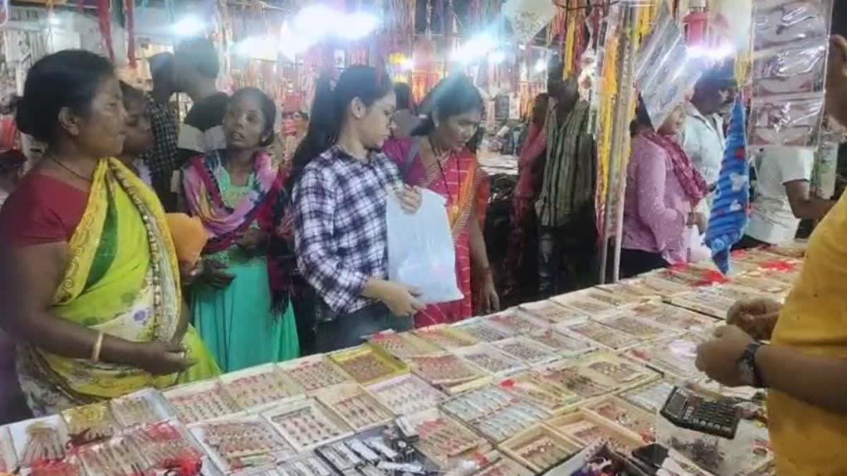 Crowd gathered in Rakhi markets