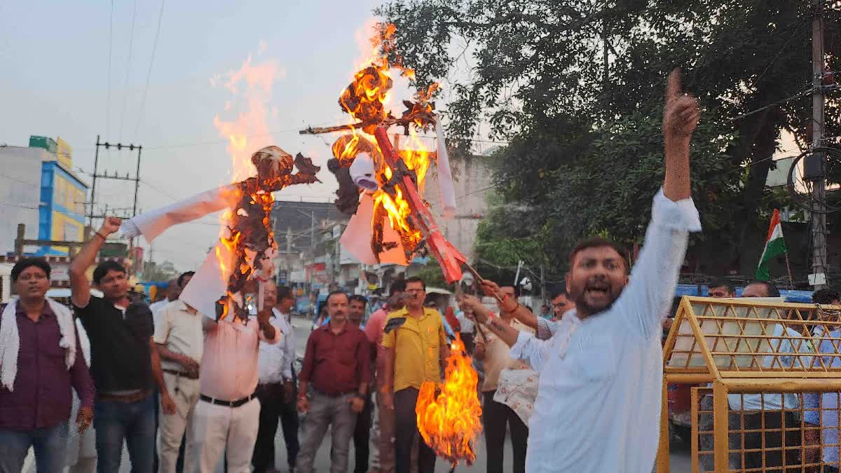 गोपालगंज में शिक्षकों का विरोध