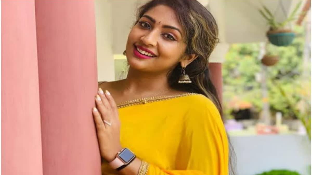 Enforcement Directorate questioned Navya Nair  Navya Nair  Enforcement Directorate  ED questioned Actress Navya Nair  Navya Nair SACHIN SAWANT  നടി നവ്യ നായരെ ഇഡി ചോദ്യം ചെയ്‌തു  നവ്യ നായർ  എന്‍ഫോഴ്‌സ്‌മെന്‍റ് ഡയറക്‌ടറേറ്റ്  സച്ചിന്‍ സാവന്ത്  നവ്യ സച്ചിൻ സാവന്ത് ബന്ധം  അനധികൃത സ്വത്ത് സമ്പാദന കേസ്