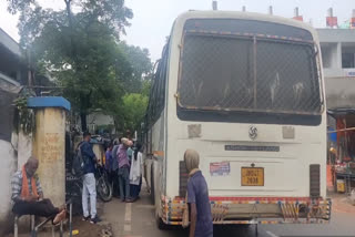 people-upset-lack-of-permanent-bus-stand-in-mihijam