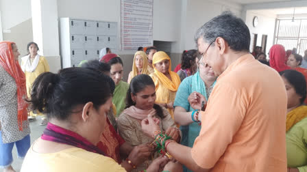 2900 SISTERS TIED RAKHI ON WRIST OF 2300 BROTHERS IN APNA GHAR ASHRAM BHARATPUR