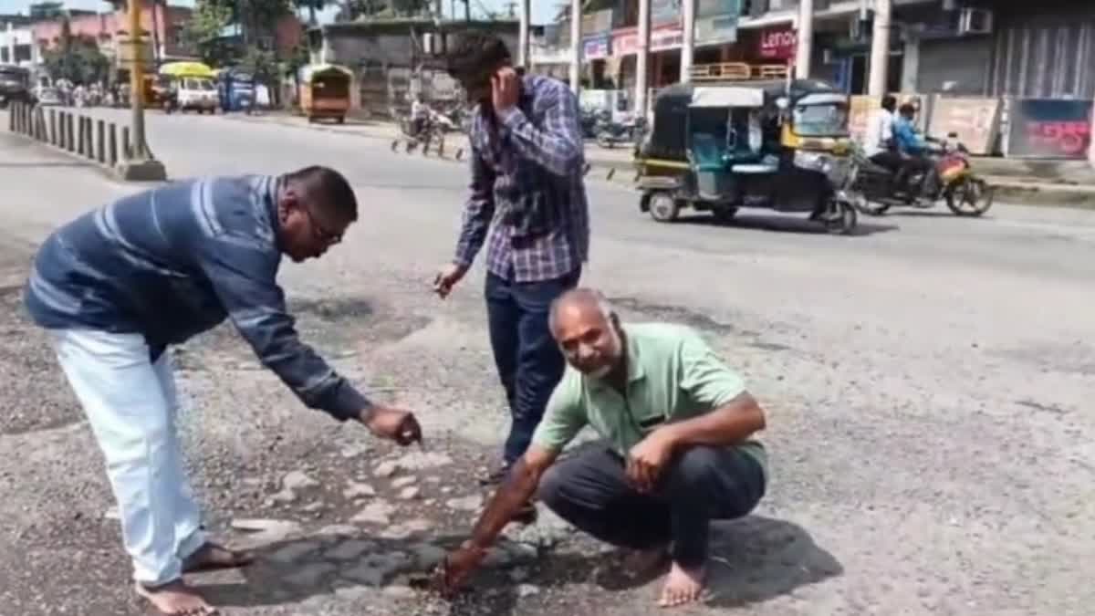 Burhnapur road potholes