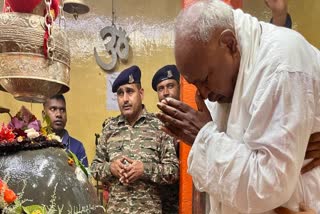 Ex PM HD Deve Gowda had darshan of Lord Shiva at Sri Shankaracharya Hill