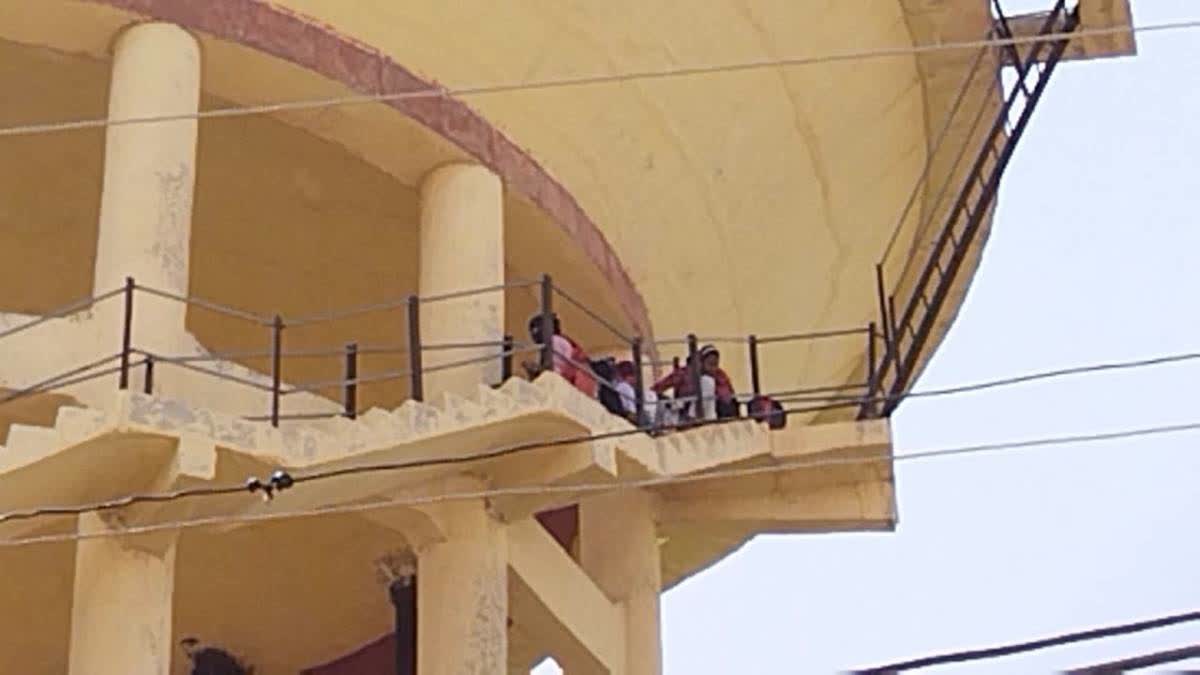 Demanding NCC Unit In college  Fourteen Girls Climb Overhead Water Tank  Demanding NCC Girls Climb Overhead Water Tank  14 Girls Climb Overhead Water Tank In Rajasthan  Demanding NCC Unit In msk college Rajasthan  എൻസിസി യൂണിറ്റ് വേണമെന്നാവശ്യം  വാട്ടർ ടാങ്കിനു മുകളിൽ കയറി പ്രതിഷേധം  വാട്ടർ ടാങ്കിനു മുകളിൽ കയറി പെണ്‍ക്കുട്ടികൾ  എംഎസ്ജെ കോളേജിലെ വിദ്യാർത്ഥികളുടെ പ്രതിഷേധം  വിദ്യാർത്ഥിനികളുടെ പ്രതിഷേധം