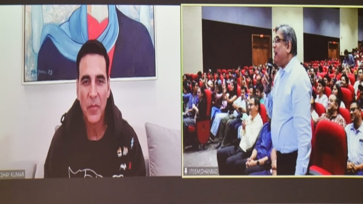 Akshay Kumar, during the promotion of his upcoming movie, 'Mission Raniganj', interacted with the students of IIT ISM Dhanbad. The interaction was also significant as his upcoming movie is a cinematic portrayal of Jaswant Singh Gill, an alumnus of the same institution.