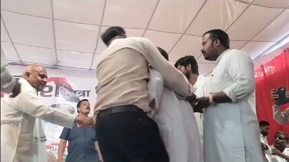 clash between congressmen during jan aakrosh rally