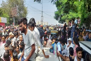 Crowd gathered to watch air show bhopal