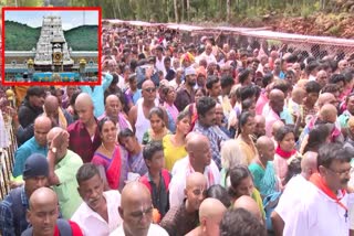 huge_devotees_at_tirumala_tirupati_temple