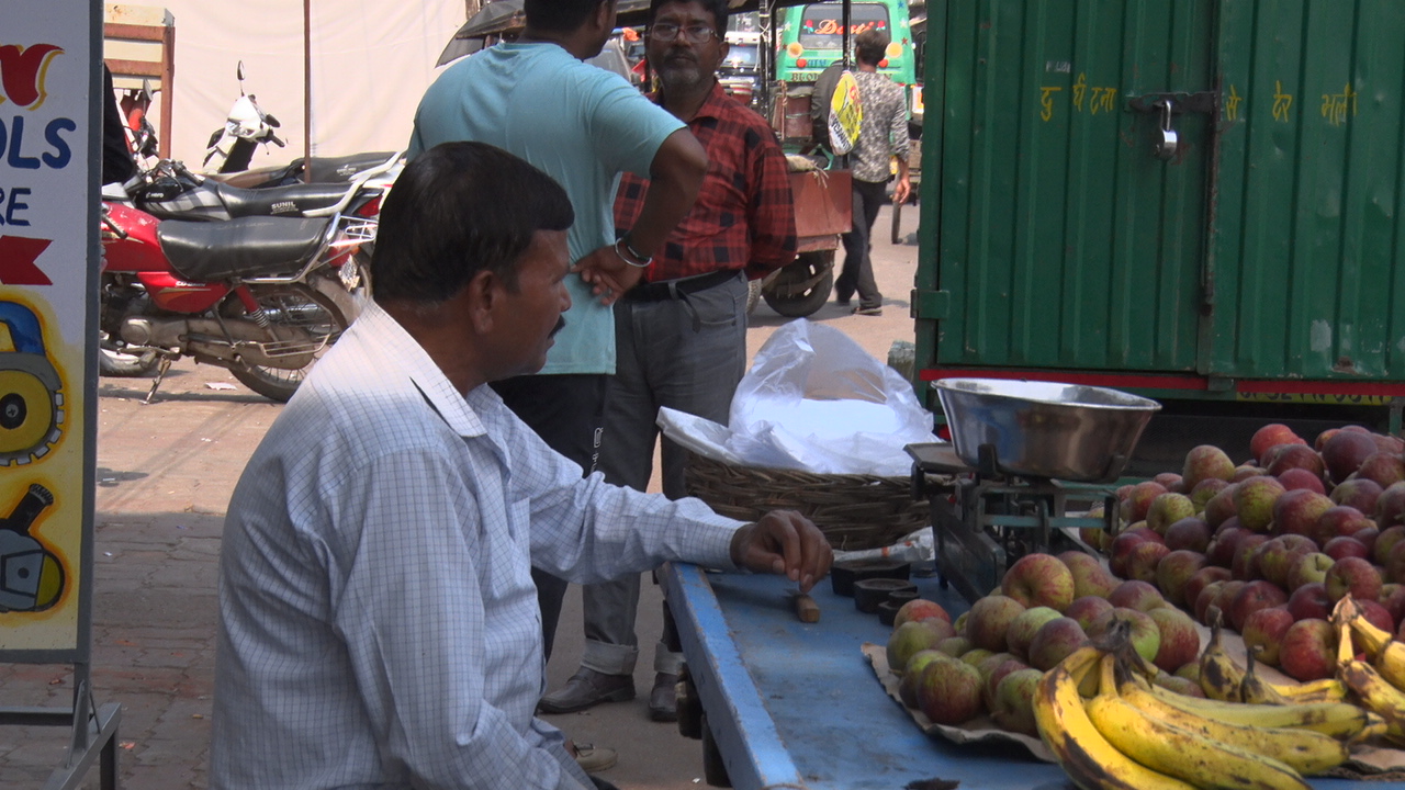 धड़ल्ले से हो रहा प्लास्टिक का इस्तेमाल