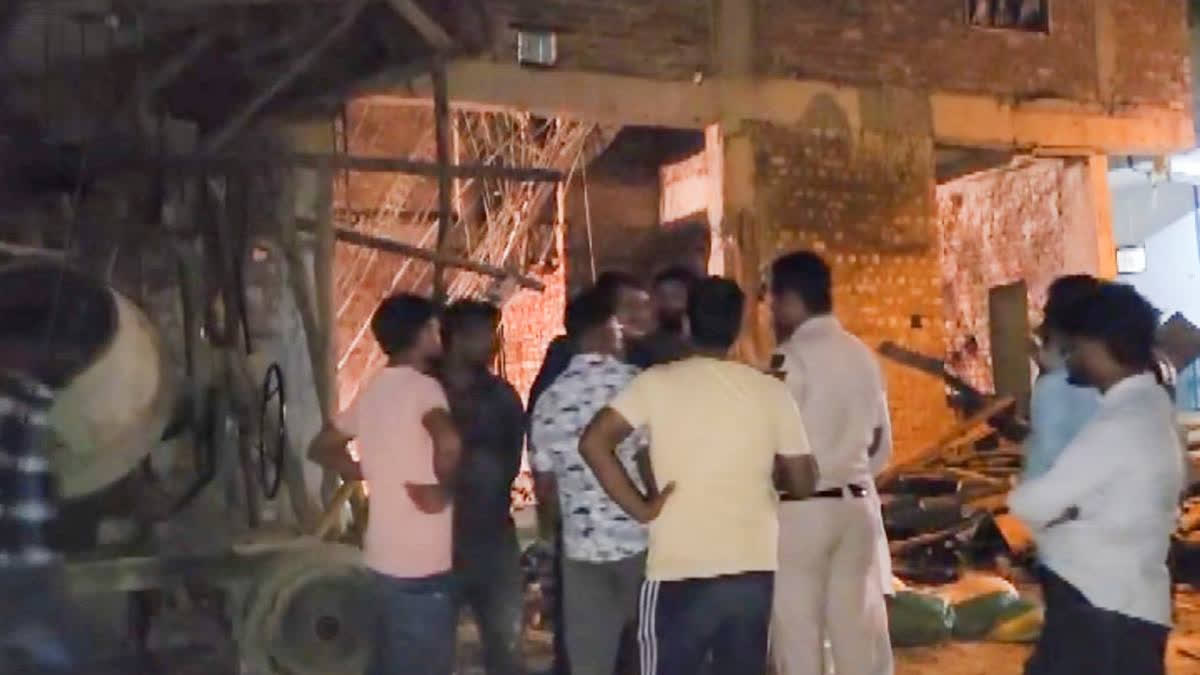 In northwest Dehli's Madanpur Dabas, two labourers were killed and two others injured when the roof of an under-construction building collapsed. The deceased, Ram Chander and Raj Kumar were both 30 years old. The injured are receiving treatment at a hospital, and police have initiated legal action following the incident.