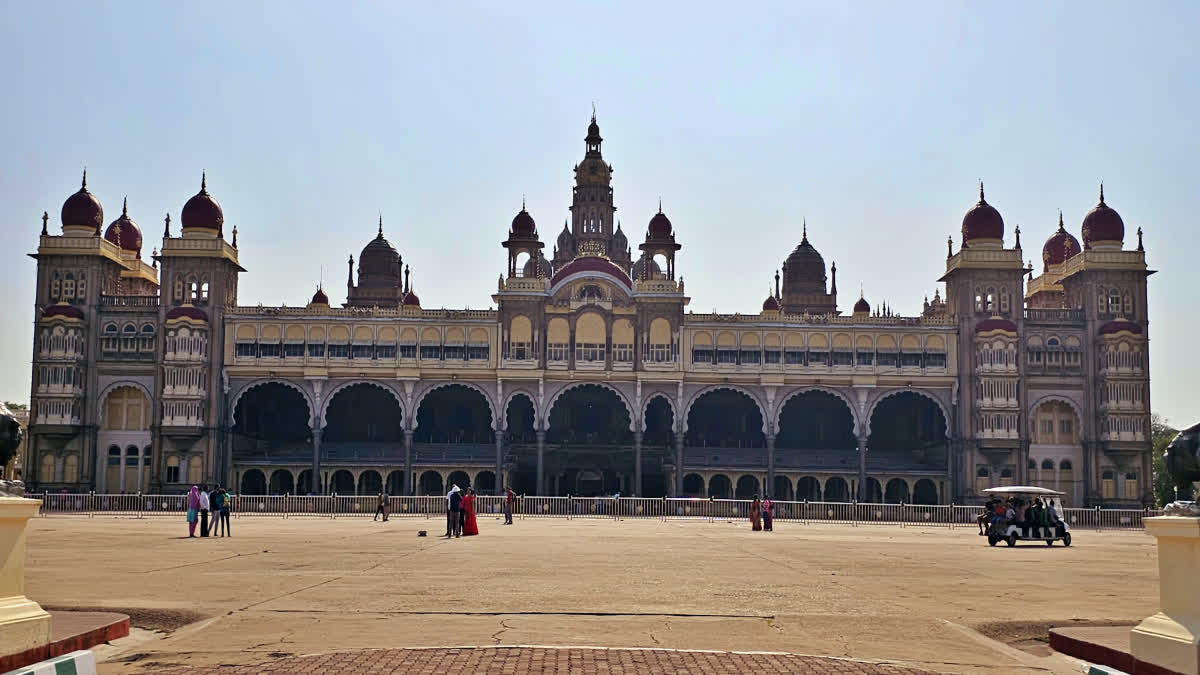 MYSORE PALACE  BEST TOURIST SPOT IN KARNATAKA  TOURIST DESTINATIONS IN MYSORE  മൈസൂര്‍ കൊട്ടാരം