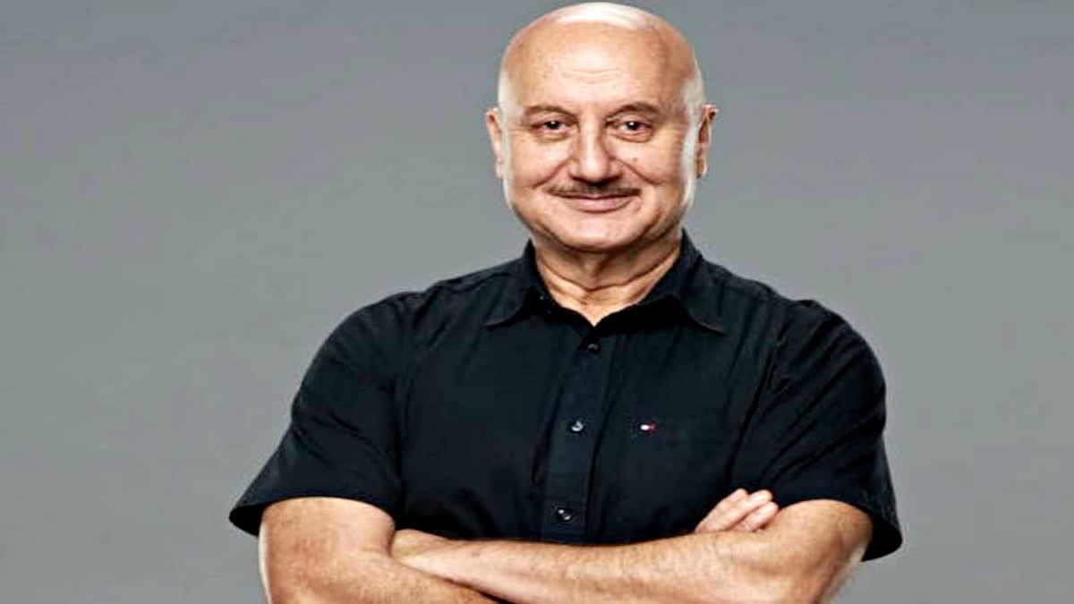 Anupam Kher's picture in Fake currency Notes