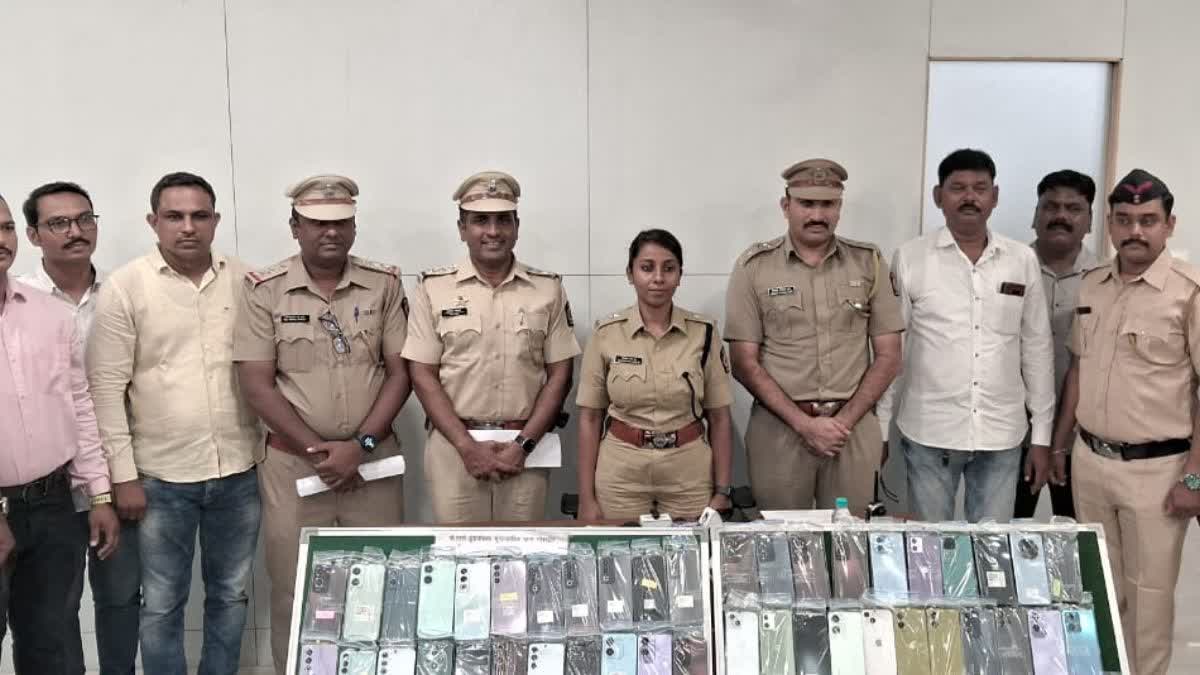 Mobile shop theft In Nagpur