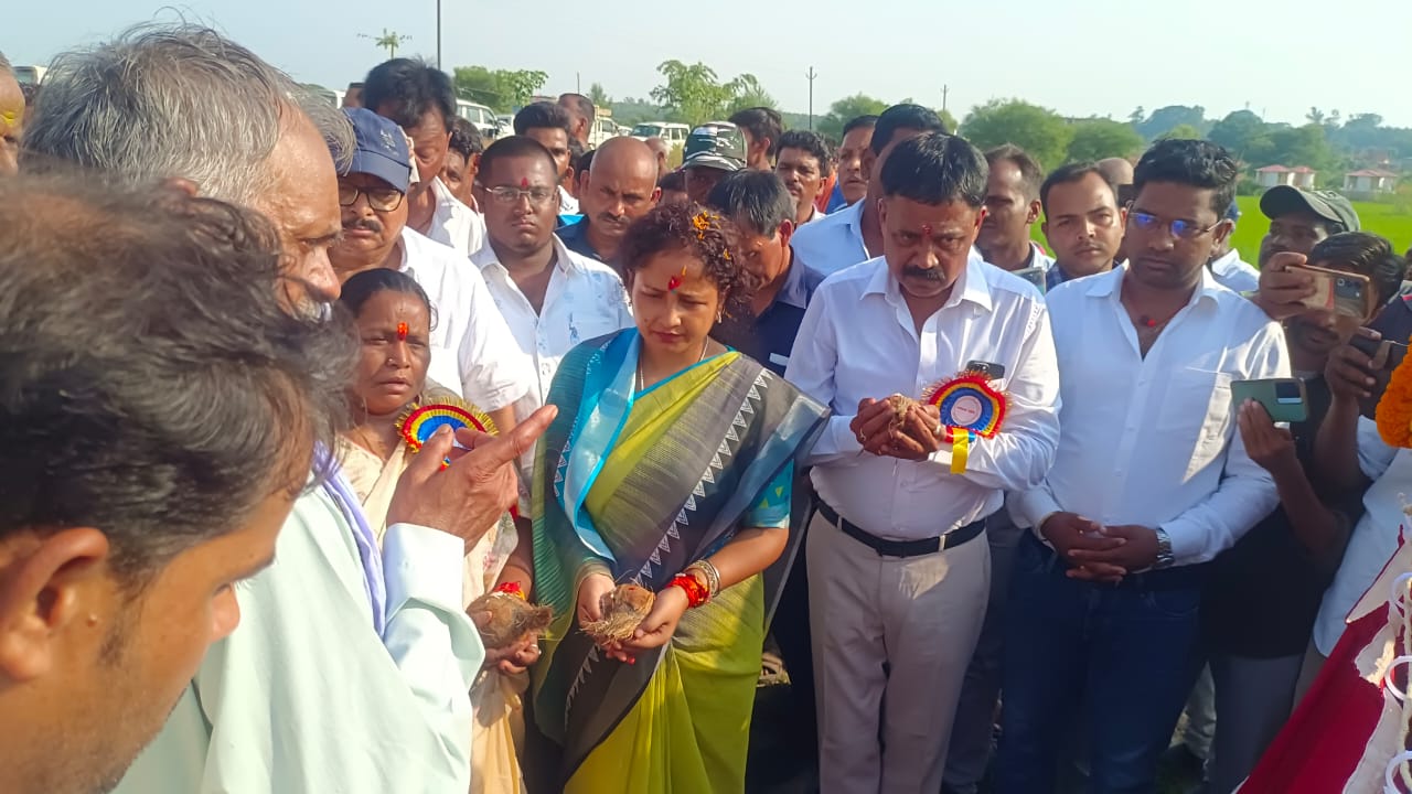 JMM MLA Kalpana Soren laid foundation stone of several schemes in Giridih