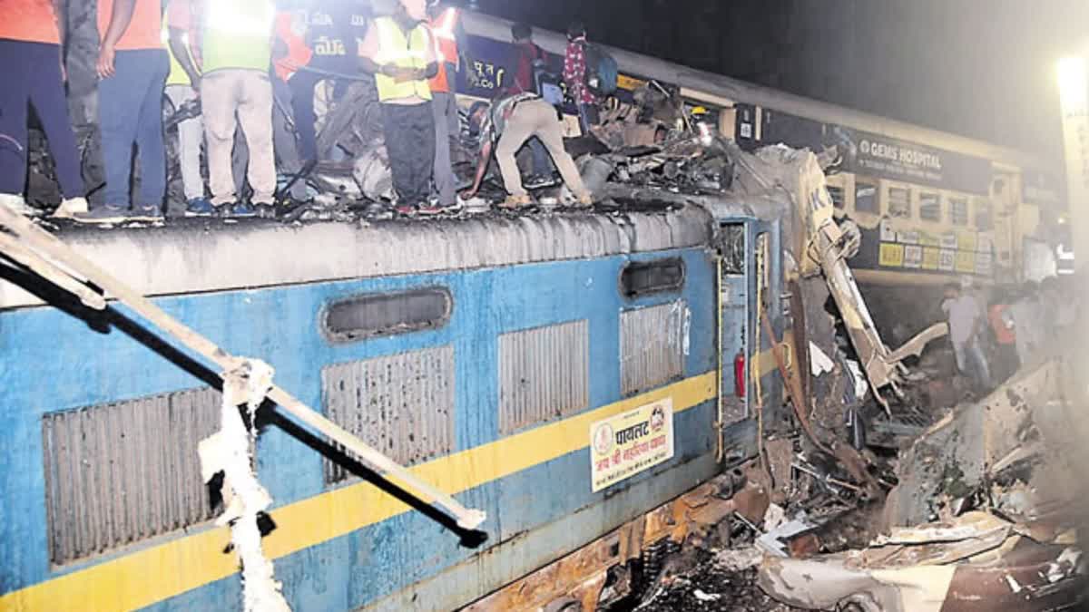 AP train accident  Two trains collide in Andhra Pradesh  Andhra Pradesh Train Accident Death Toll  Andhra Pradesh Train Accident Death Toll rises  ആന്ധ്ര ട്രെയിന്‍ അപകടത്തില്‍ മരിച്ചവരുടെ എണ്ണം  ആന്ധ്ര ട്രെയിന്‍ അപകടം  trains collide in Andhra Pradesh  വിജയനഗരം ട്രെയിന്‍ അപകടം