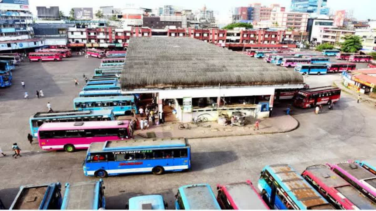 bus strike  Kozhikode Private Bus Strike  Private bus strike Kozhikode  സ്വകാര്യ ബസുകളുടെ മിന്നല്‍ പണിമുടക്ക്  പോക്‌സോ  കണ്ണൂര്‍ കോഴിക്കോട് ബസ് സര്‍വീസ്  കോഴിക്കോട് കണ്ണൂര്‍ ബസ് സര്‍വീസ്