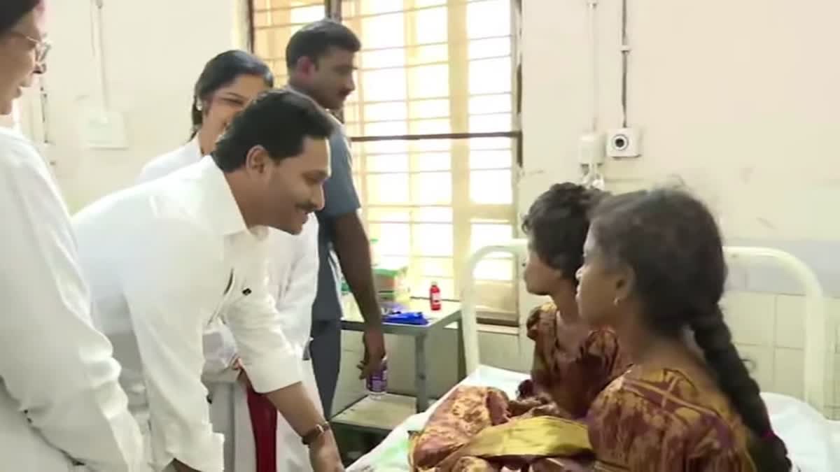 CM_Jagan_visited_Vizianagaram_rain_accident_victims