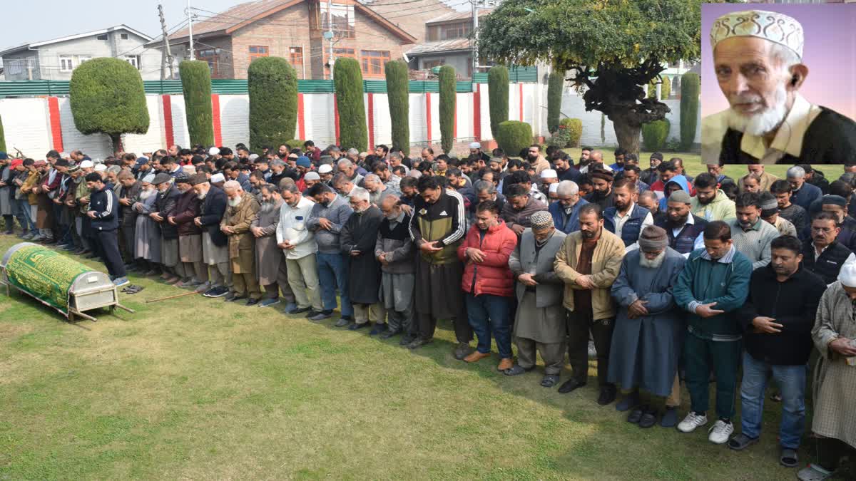 mirwaiz-condoles-demise-of-mohammad-maqbool-shah-in-srinagar