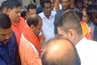 raghubar das offer prayers at srimandir