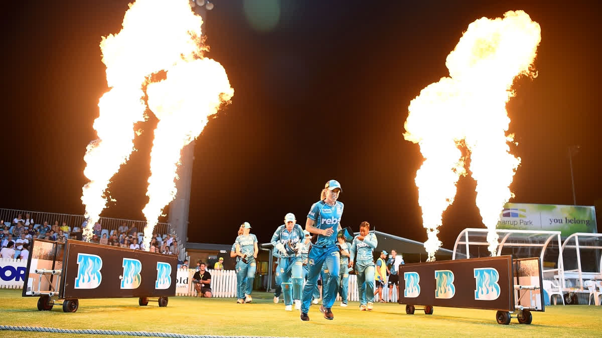 Brisbane Heat (BHW) are all set to take on Melbourne Renegades (MRW) in match number six of the ongoing Women's Big Bash League (WBBL) that promises to be a competitive fixture, with both teams looking to establish momentum early in the tournament.