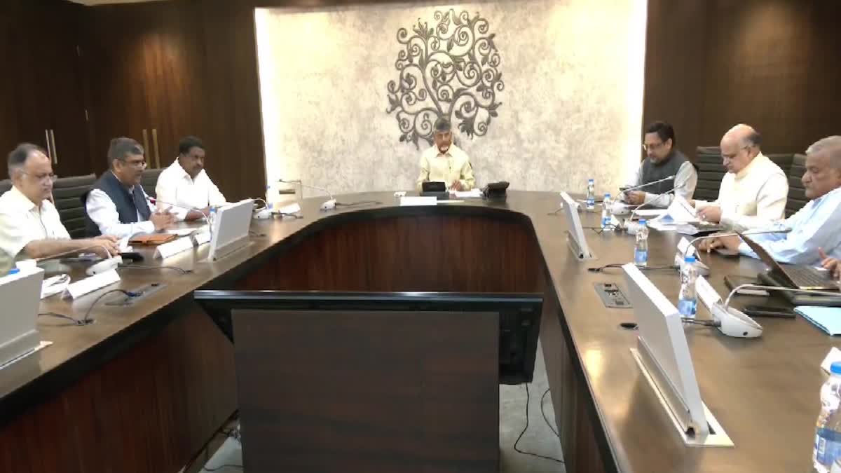 Niti Aayog CEO BVR Subramanyam Meets CM Chandrababu Naidu