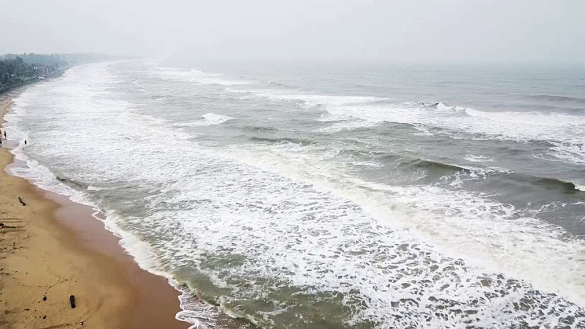 heavy-rains-lash-tamil-nadu-fengal-continues-to-moves-towards-coastline