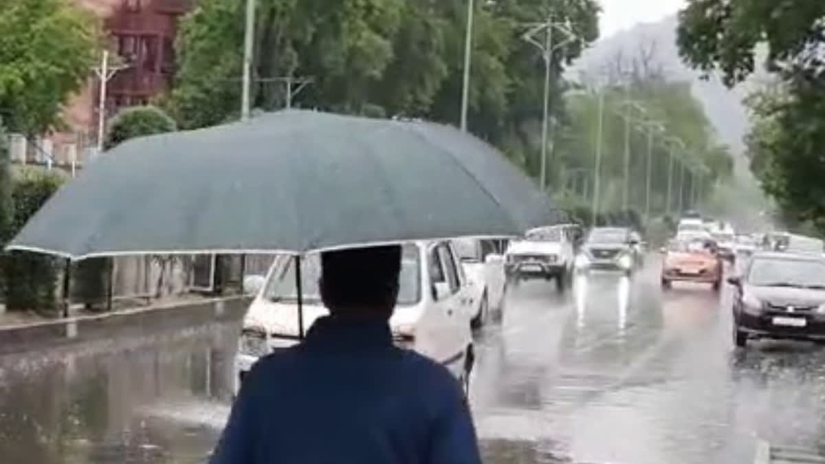 A view of rainfall in Srinagar, Jammu and Kashmir