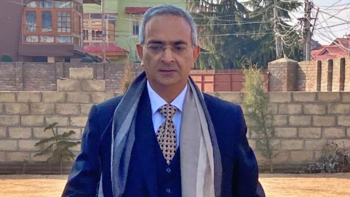 Noted criminal lawyer Tanveer Ahmad Mir has become the first Kashmiri to be awarded a Senior Gown by the Delhi High Court.   After a thorough screening process that included interviews with over 300 applicants, the Delhi High Court selected 70 lawyers to be designated as Senior Advocates.