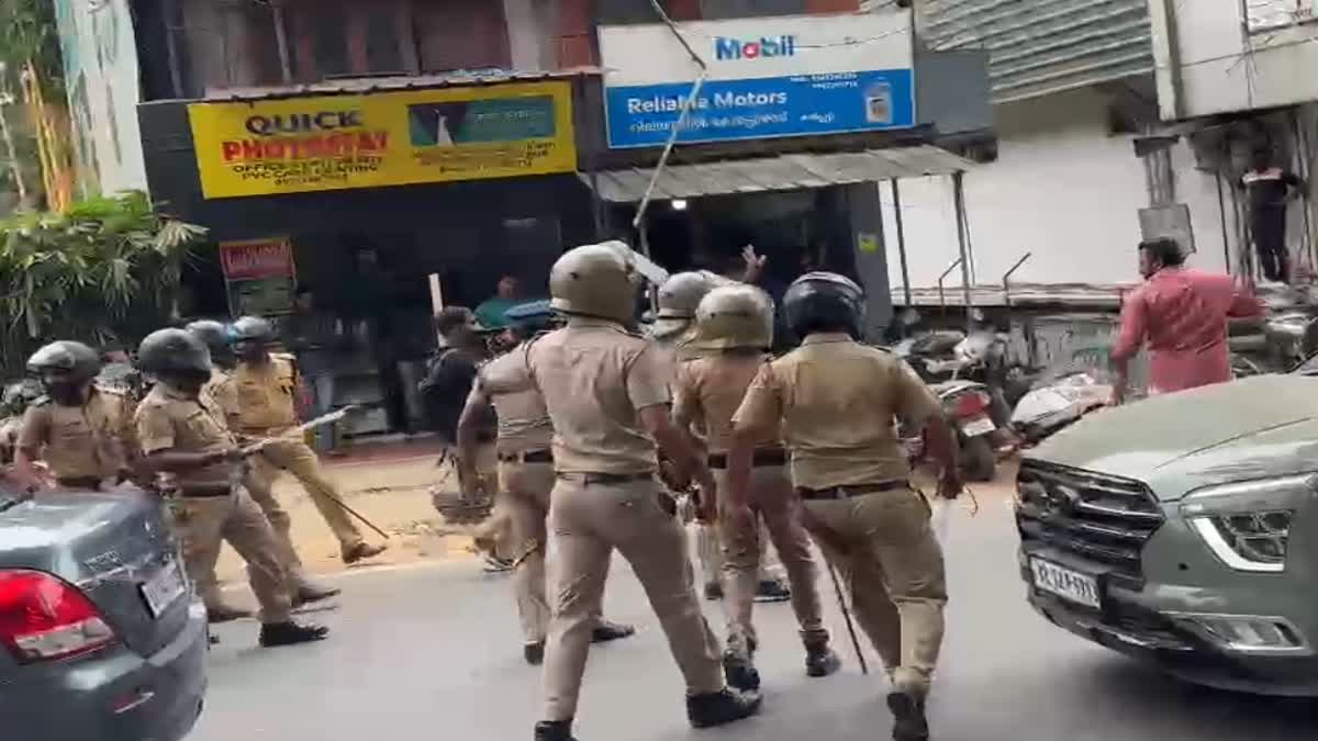 PROTEST AGAINST COLLECTORATE  REHABILITATION WAYANAD  വയനാട് പുനരധിവാസം  യൂത്ത് കോൺഗ്രസ് മാര്‍ച്ച്