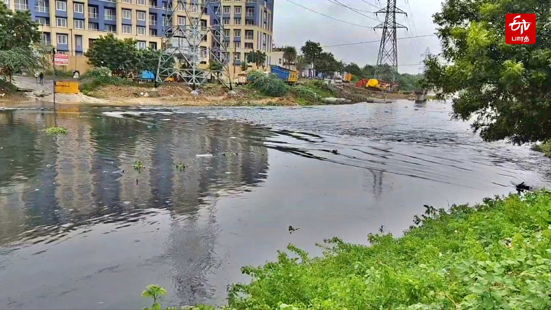 கூவம் ஆற்றில் வெள்ளப்பெருக்கு