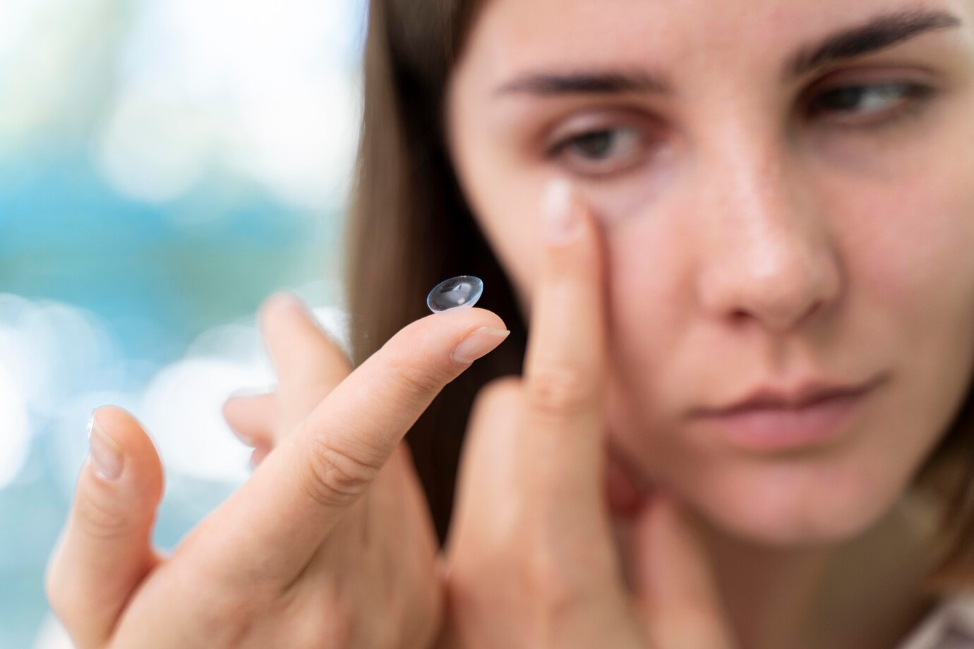 These are the things to remember before wearing contact lenses