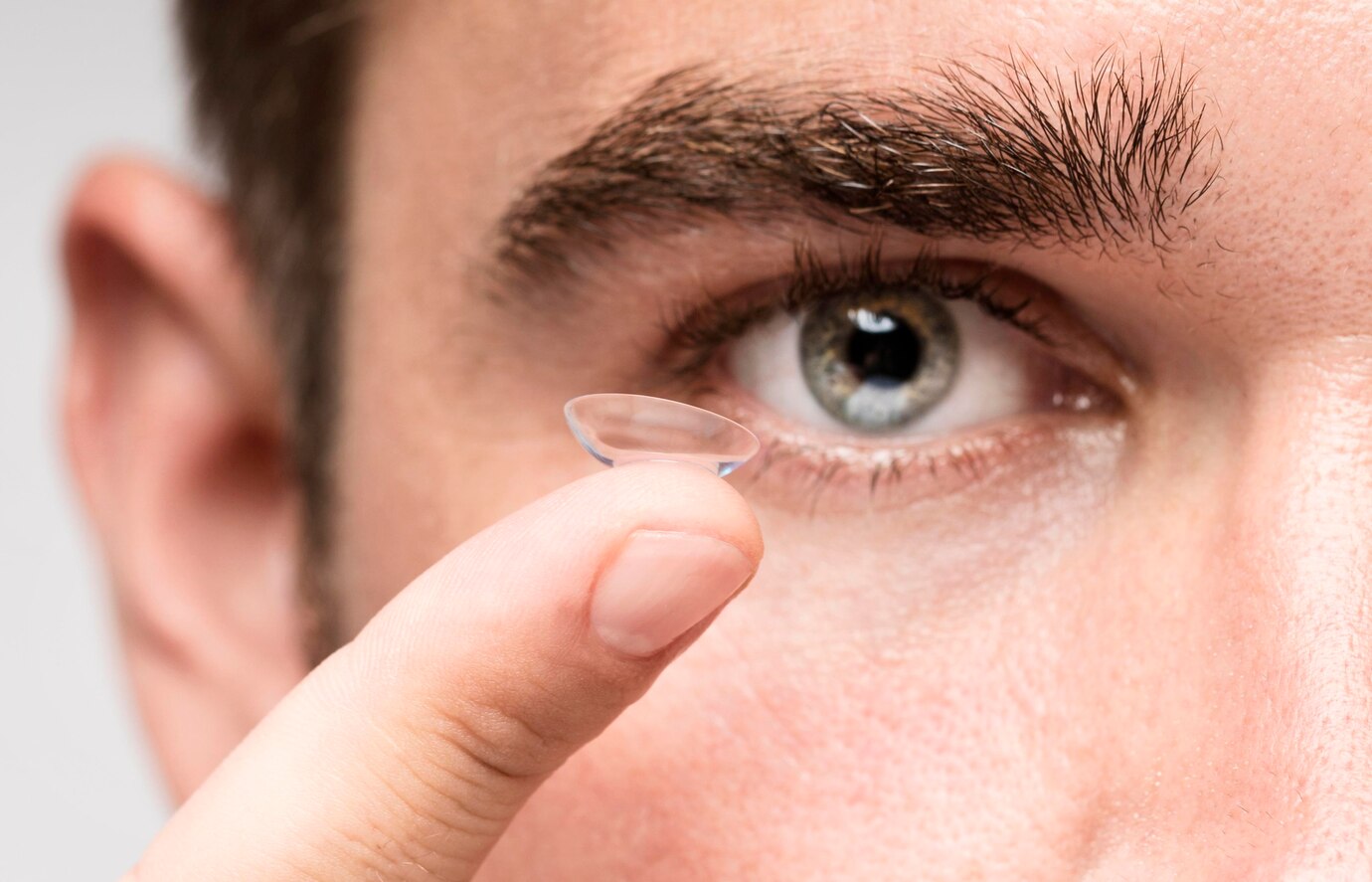 These are the things to remember before wearing contact lenses