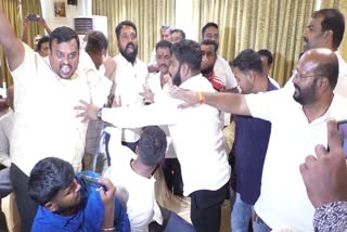 Workers create ruckus at press conference in Mysuru