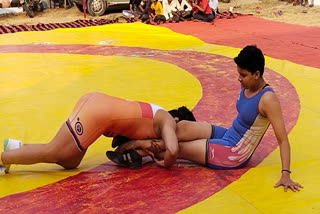 WOMENS WRESTLING COMPETITION