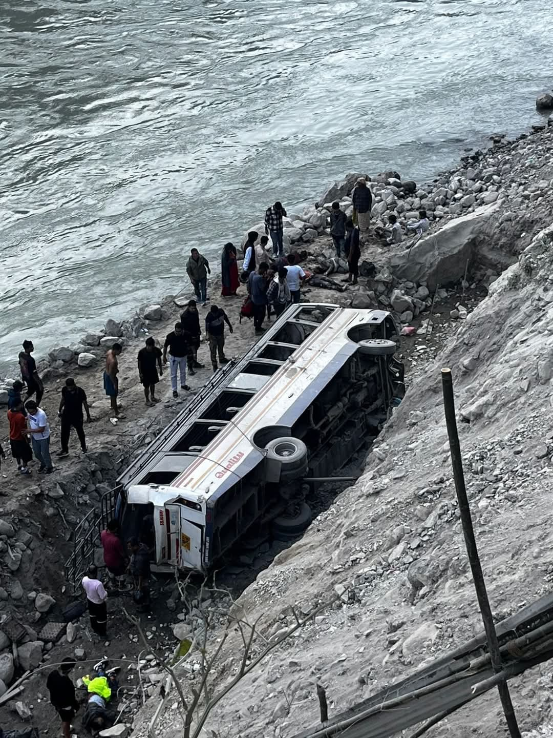 BUS FALLS INTO TEESTA RIVER DITCH