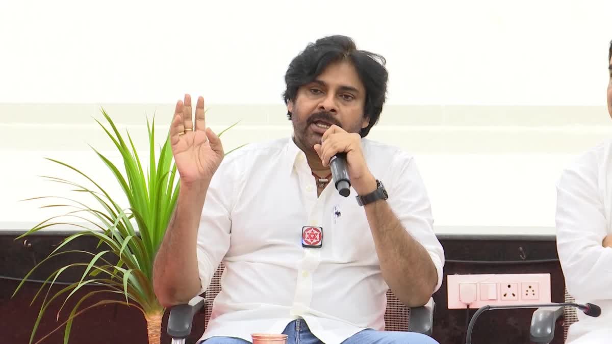 _pawan_tour_in_kakinada