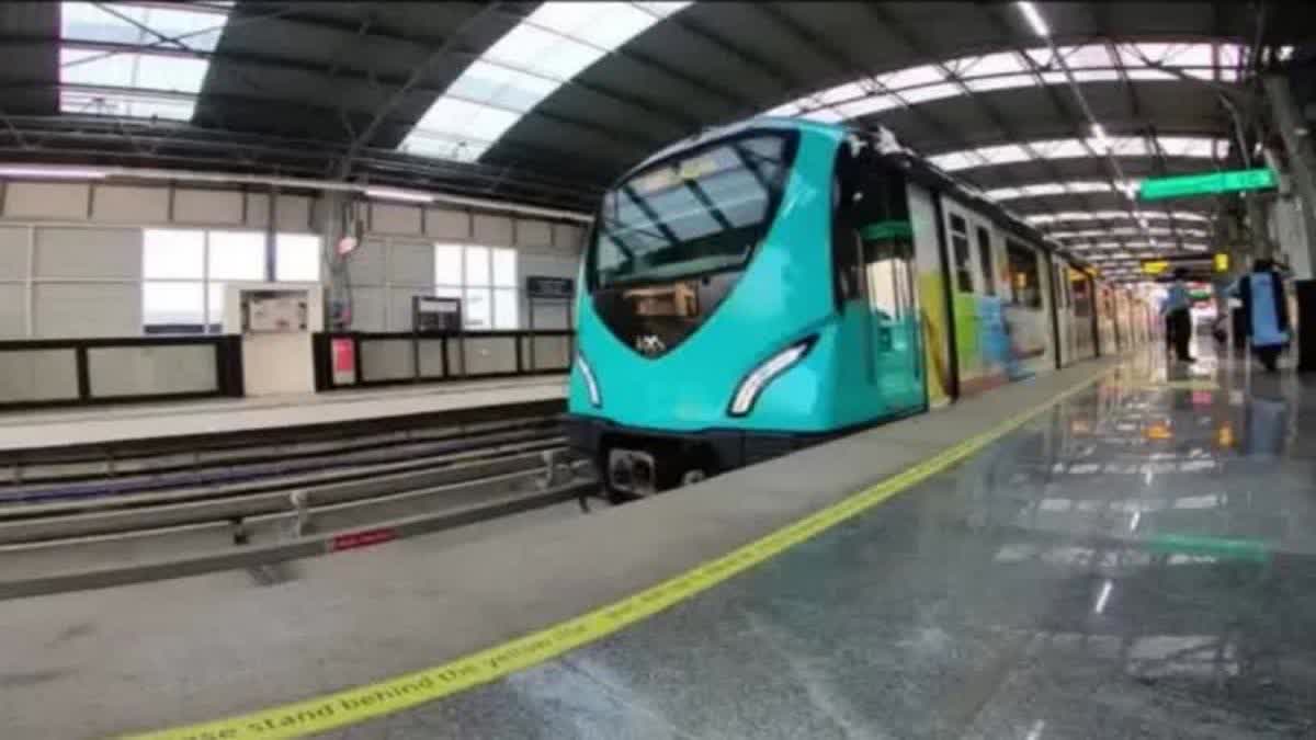 കൊച്ചി മെട്രോ സര്‍വീസ്  Kochi Metro Service  KMRL  കൊച്ചി മെട്രോ പുതുവത്സരം