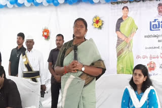 Seethakka In Prajapalana Program At Mulugu