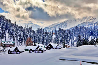 As 2023 is set to bid adieu, the Jammu and Kashmir Tourism Department is gearing up for a spectacular New Year celebrations across the scenic landscapes of Gulmarg, Pahalgam, and Sonmarg, the three most famous tourist spots in Kashmir.