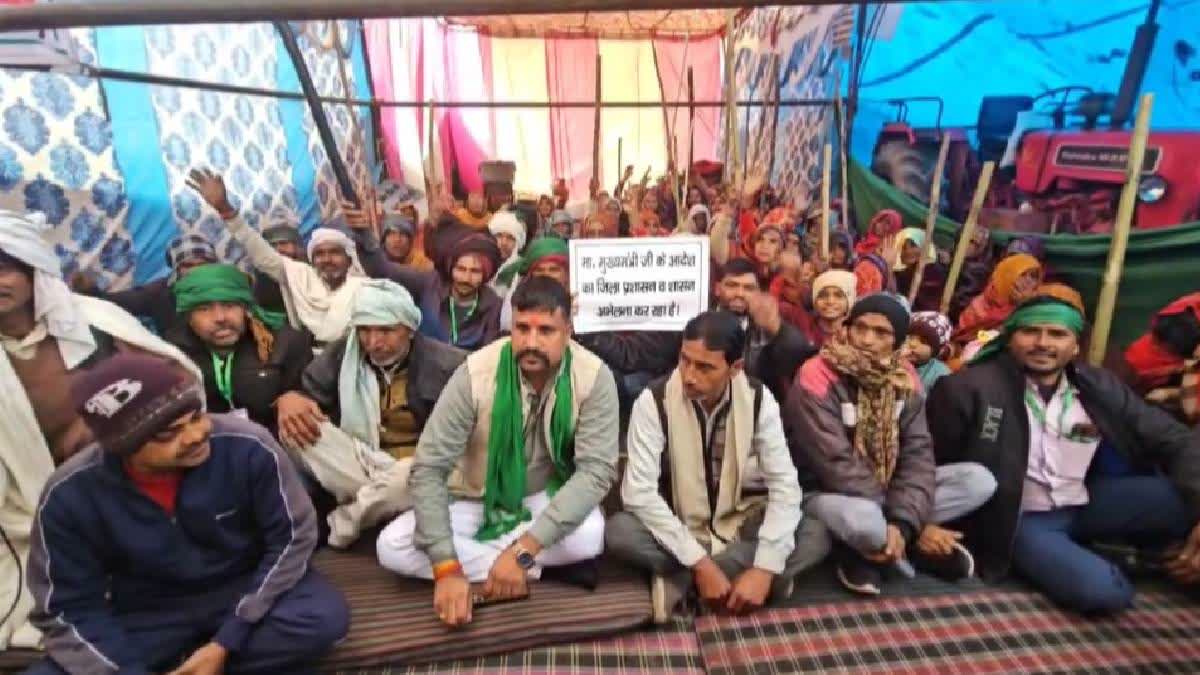 Farmers Organise Mahapanchayat In Greater Noida, Protesters Set Up Roadblock In Agra