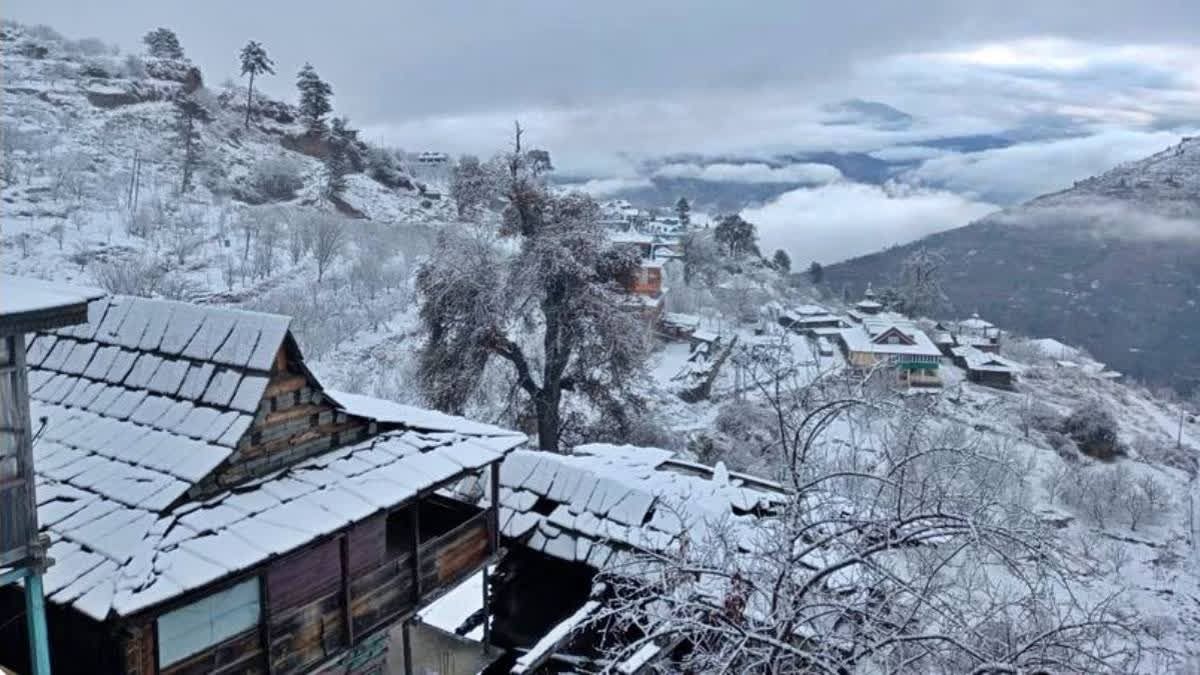 After a lean and dry spell, which deepened fears of a downturn in the state's tourism prospects in peak winter, the higher reaches of Himachal Pradesh received fresh snowfall on Wednesday.