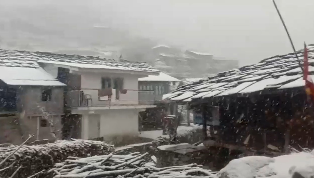 Snowfall Starts In Himachal