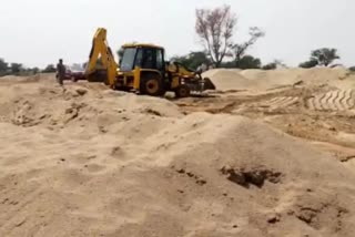 Sand Mafia Attack on Police Team