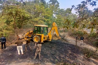 Illegal coal mining on Dumka Pakur border