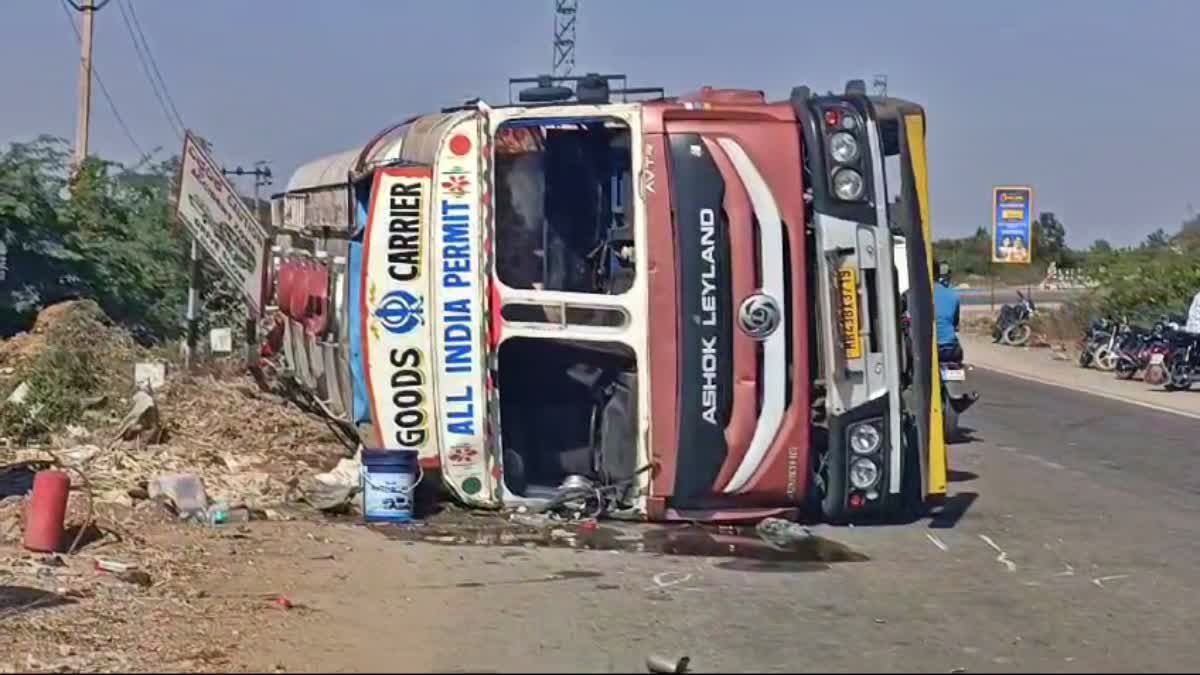 methane-oil-lorry-overturned-in-raichur