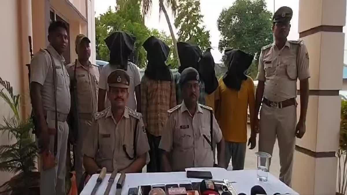 Police Arrested Dacoits